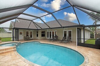 13725 Folkestone Cir in Wellington, FL - Building Photo - Building Photo