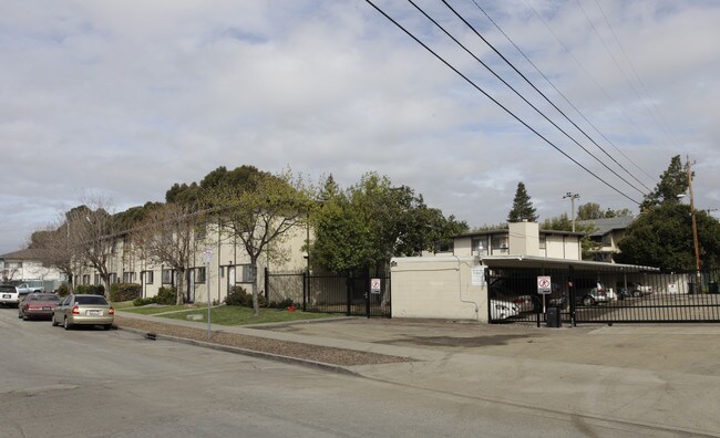 Tampa Apartments in Hayward, CA - Foto de edificio - Building Photo