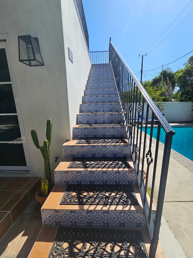 935 N Florence St in Burbank, CA - Building Photo - Building Photo