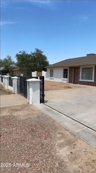 property at 3935 N Del Monte Dr