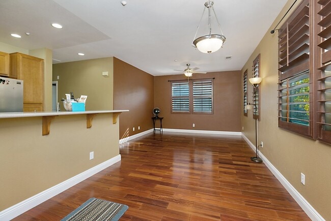247 Calle del Sol in Vista, CA - Foto de edificio - Building Photo