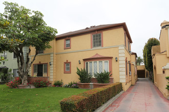 225 S Gale Dr in Beverly Hills, CA - Building Photo - Primary Photo