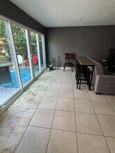 8226 Waynemer Way in Houston, TX - Building Photo - Building Photo