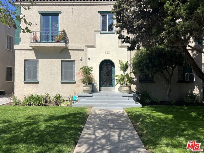 741 S Mansfield Ave in Los Angeles, CA - Building Photo - Building Photo