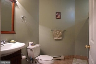 331 Quail Dr N in Phoenixville, PA - Building Photo