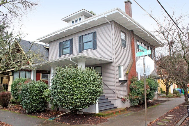 1902 NE 12th Ave in Portland, OR - Building Photo - Building Photo