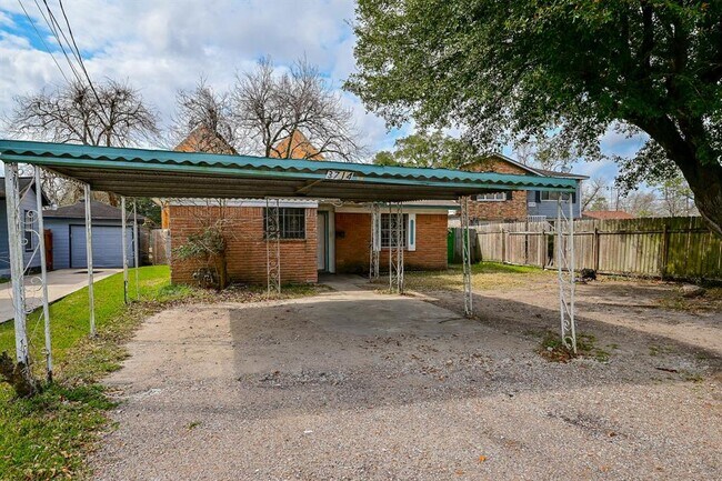 3714 Lydia St photo'