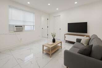 5740 Mayo St in Hollywood, FL - Building Photo - Building Photo