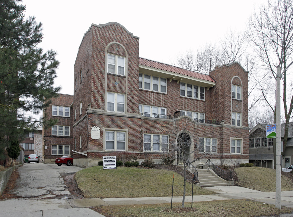 Maryland Manor in Milwaukee, WI - Foto de edificio