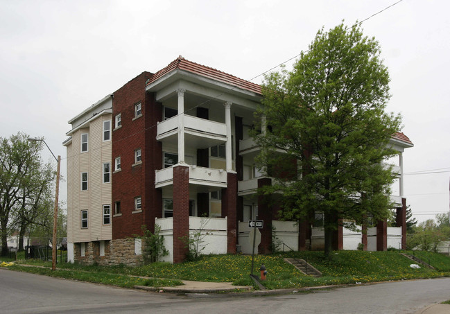 1123-1125 E 28th St in Kansas City, MO - Foto de edificio - Building Photo