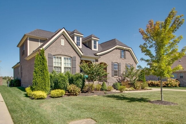 3584 Robbins Nest Rd in Thompson's Station, TN - Foto de edificio - Building Photo