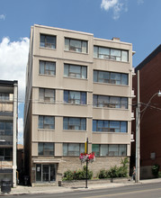 564 Eglinton Ave W in Toronto, ON - Building Photo - Building Photo