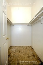3716 Geraldine Ave-Unit -7 in St. Ann, MO - Foto de edificio - Building Photo