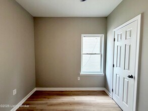 118 E Collins Ct in Louisville, KY - Building Photo - Building Photo