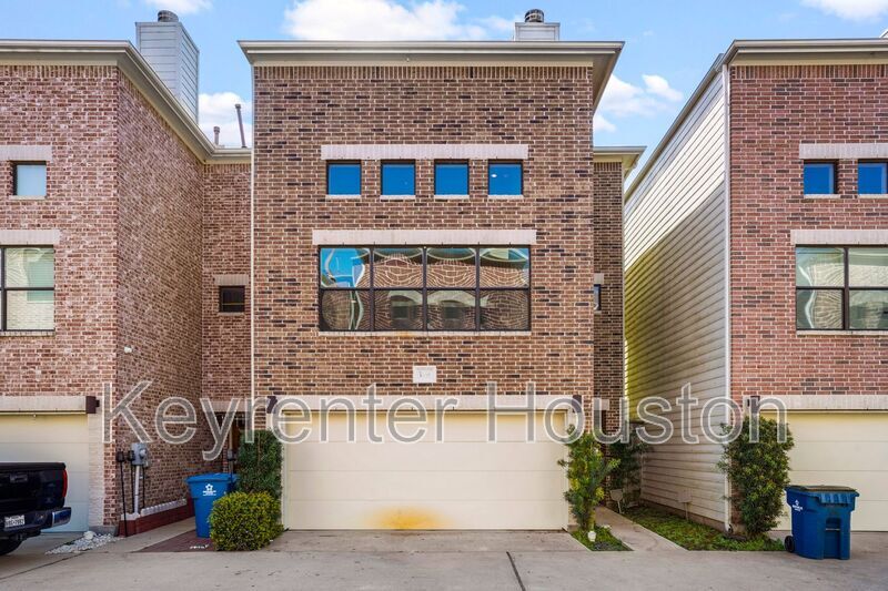 3658 Main Plaza Dr in Houston, TX - Building Photo