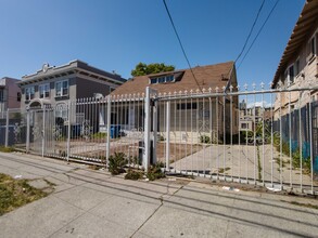 2837 W San Marino St in Los Angeles, CA - Building Photo - Building Photo