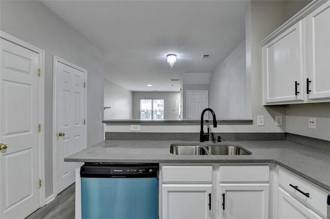 903 Redwood Dr