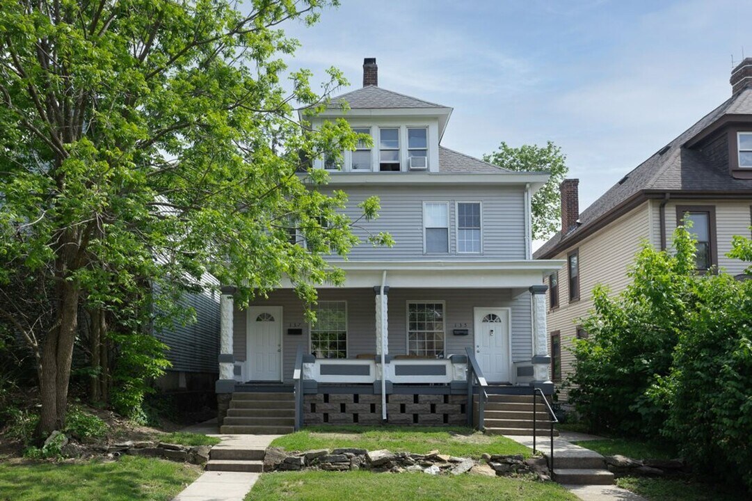 135 E Norwich Ave in Columbus, OH - Building Photo
