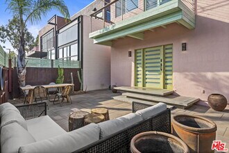 621 Rose Ave, Unit A in Los Angeles, CA - Building Photo - Building Photo