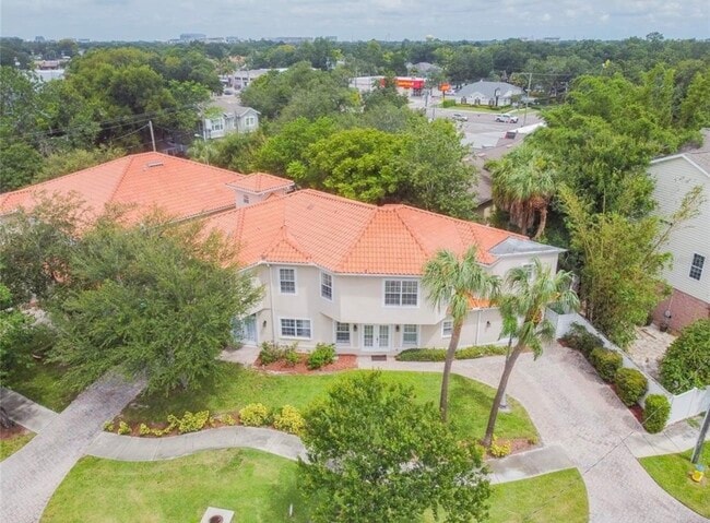 131 S Arrawana Ave in Tampa, FL - Foto de edificio - Building Photo