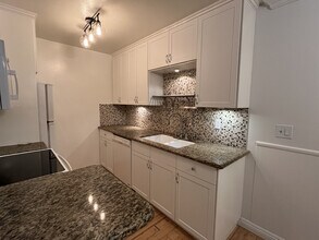 552 N Bellflower Blvd, Unit 111 in Long Beach, CA - Building Photo - Building Photo