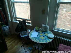 55 S Huntington Ave, Unit 203 in Boston, MA - Foto de edificio - Building Photo