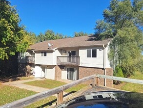 1215 W Beckert Rd, Unit Apartment #6 in New London, WI - Building Photo - Building Photo