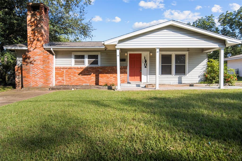 109 Charles St in Crockett, TX - Building Photo