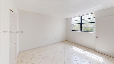 3561 SW 117th Ave in Miami, FL - Building Photo - Building Photo