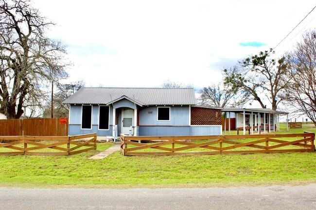 1221 Giddings St in Lexington, TX - Building Photo - Building Photo