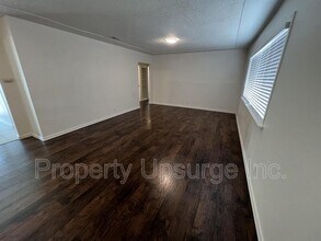 945 De Moll Dr in Redding, CA - Building Photo - Building Photo