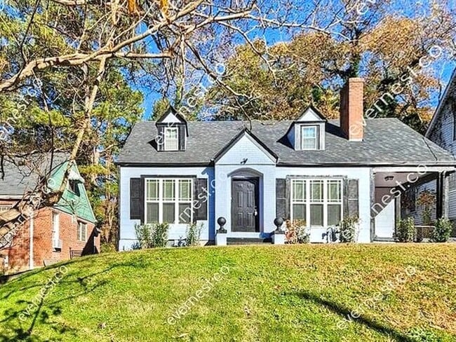 1174 Ridgecrest Ln SE