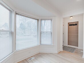 7107 N Melvina Ave in Chicago, IL - Building Photo - Building Photo