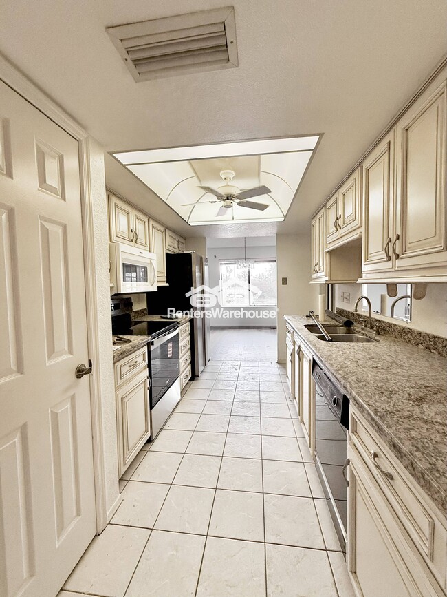 1011 E Renee Dr in Phoenix, AZ - Building Photo - Building Photo