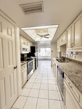 1011 E Renee Dr in Phoenix, AZ - Foto de edificio - Building Photo