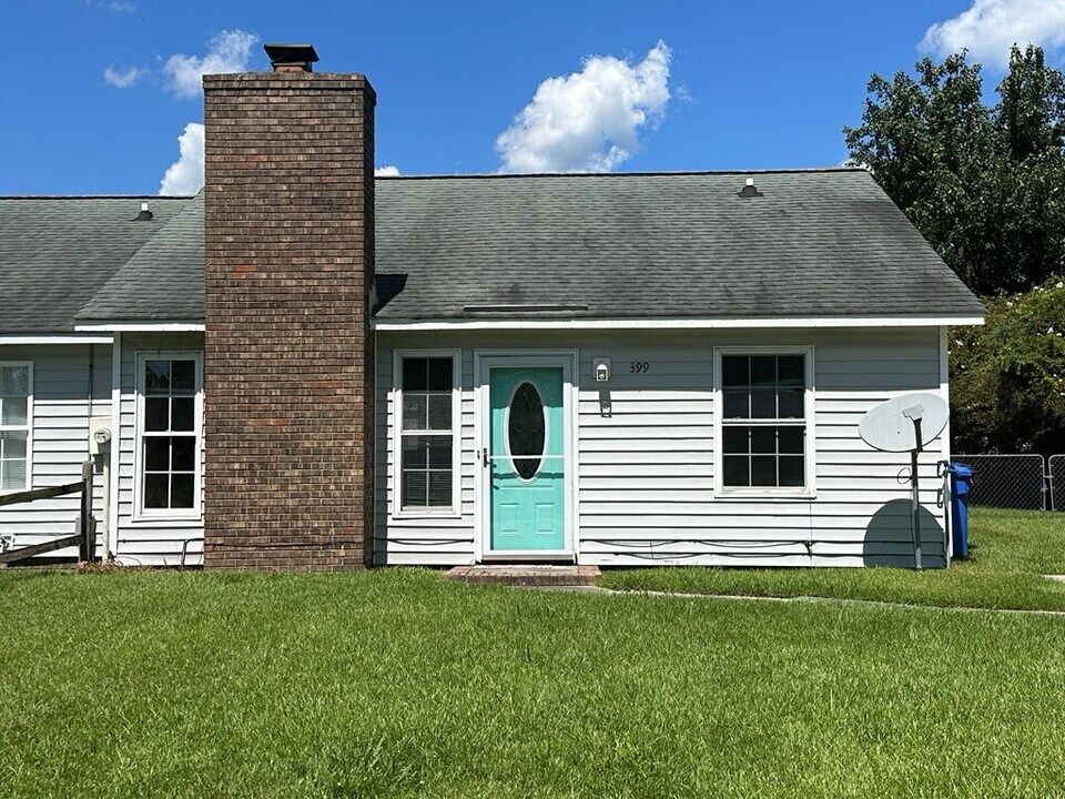 399 W Frances St in Jacksonville, NC - Building Photo