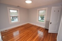 1133 Beacon St, Unit 2 in Newton, MA - Foto de edificio - Building Photo