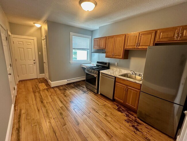 34 Plymouth St, Unit 2