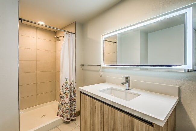 Living at Santa Monica in Santa Monica, CA - Building Photo - Building Photo