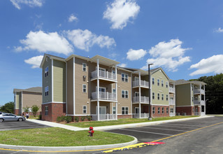 The Arbors Senior Apartments in Dover, DE - Foto de edificio - Building Photo