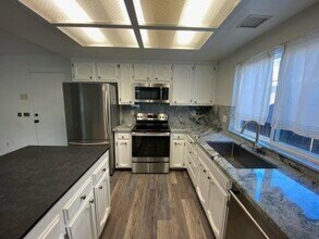 4145 W Capitola Ave in Fresno, CA - Building Photo - Building Photo