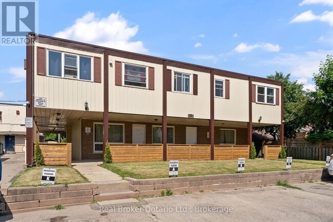 property at 985-985 Kingsway Dr