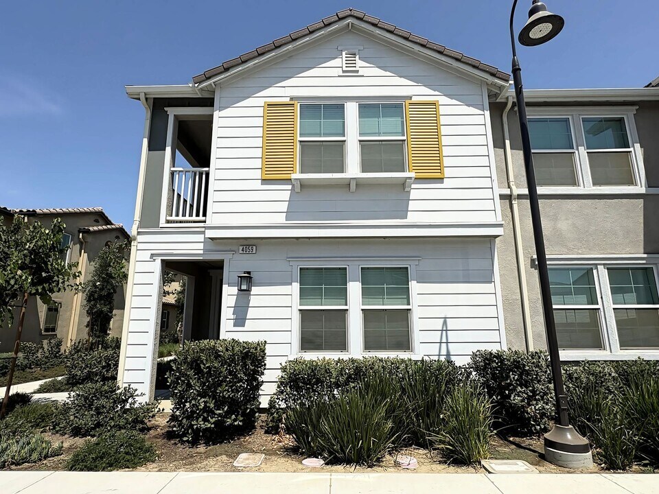 4059 E Coronado Privado in Ontario, CA - Building Photo