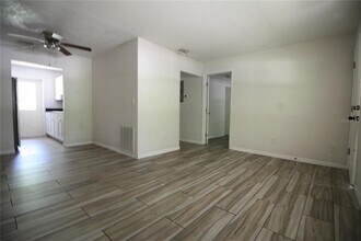 6101 SE Foss Rd in Belleview, FL - Building Photo - Building Photo