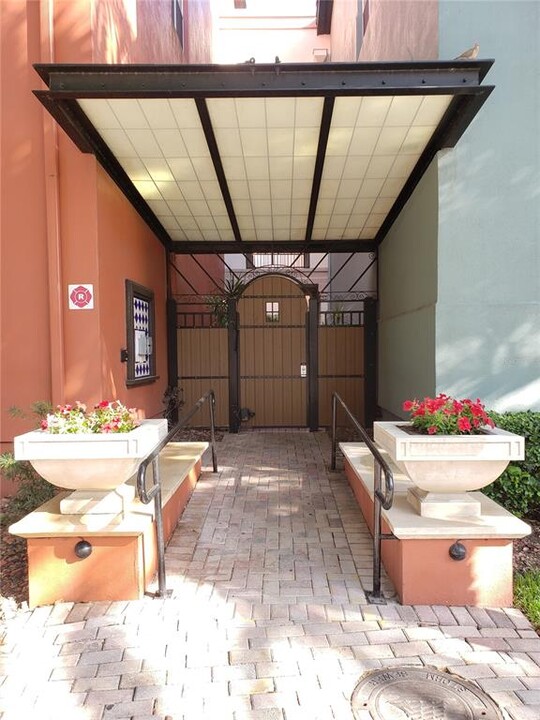 402 S Armenia Ave in Tampa, FL - Building Photo