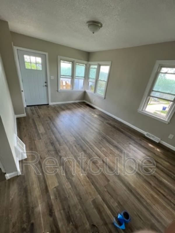 915 Pleasant St in Dubuque, IA - Building Photo - Building Photo