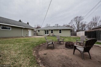 9845 Pillsbury Ave S, Unit Lower Bedroom end in Bloomington, MN - Building Photo - Building Photo