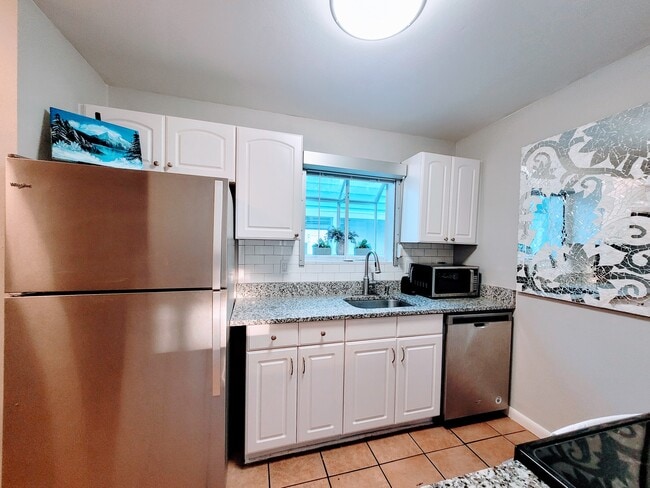 11922 Congressional Dr in Tampa, FL - Foto de edificio - Building Photo