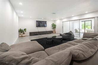 4371 Casper Ct in Hollywood, FL - Building Photo - Building Photo