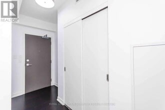 21-821 Widmer St in Toronto, ON - Building Photo - Building Photo